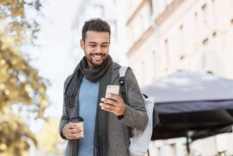 Guys Who Post a Lot on Social Media: Narcissists or Psychopaths?